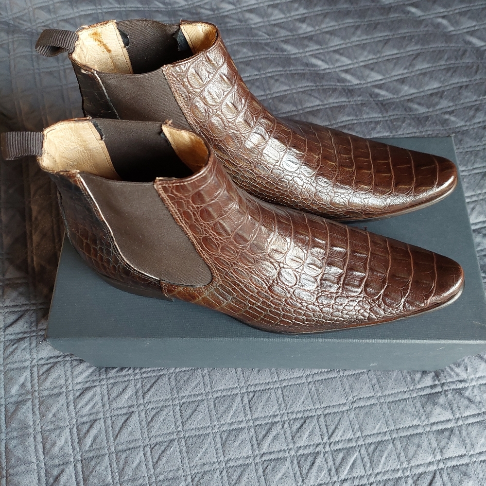 Alligator Print Italian Brown Boots. New never worn Size 9.